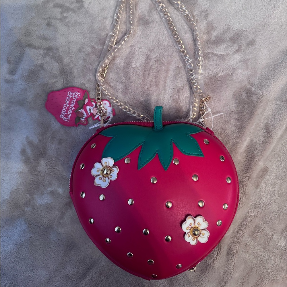 Strawberry-Shaped Pink Crossbody Bag with Gold Chain